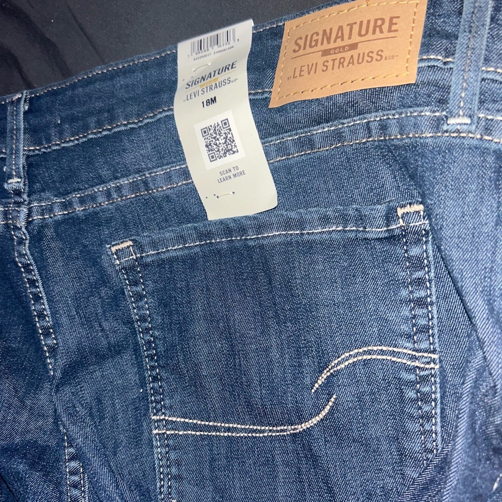 Signature by Levi Strauss Blue Jeans